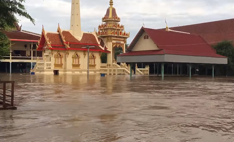 น้ำซัดแตก ทะลักเข้าท่วมวัด น้ำซัดแตก ทะลักเข้าท่วมวัด