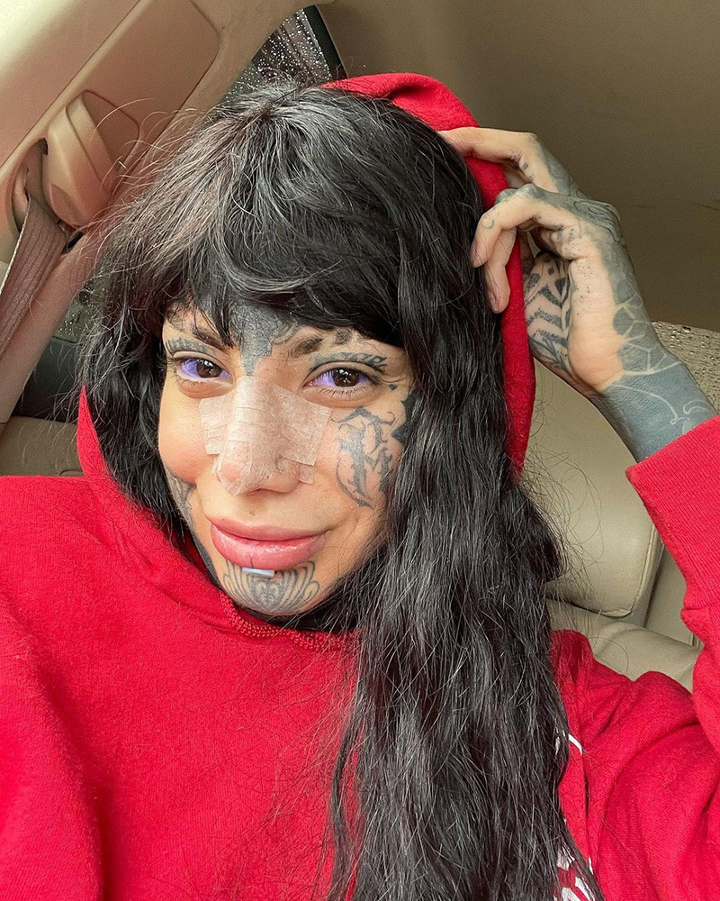 สาวคลั่งสัก อวดลวดลายสะพรึง สาวคลั่งสัก อวดลวดลายสะพรึง