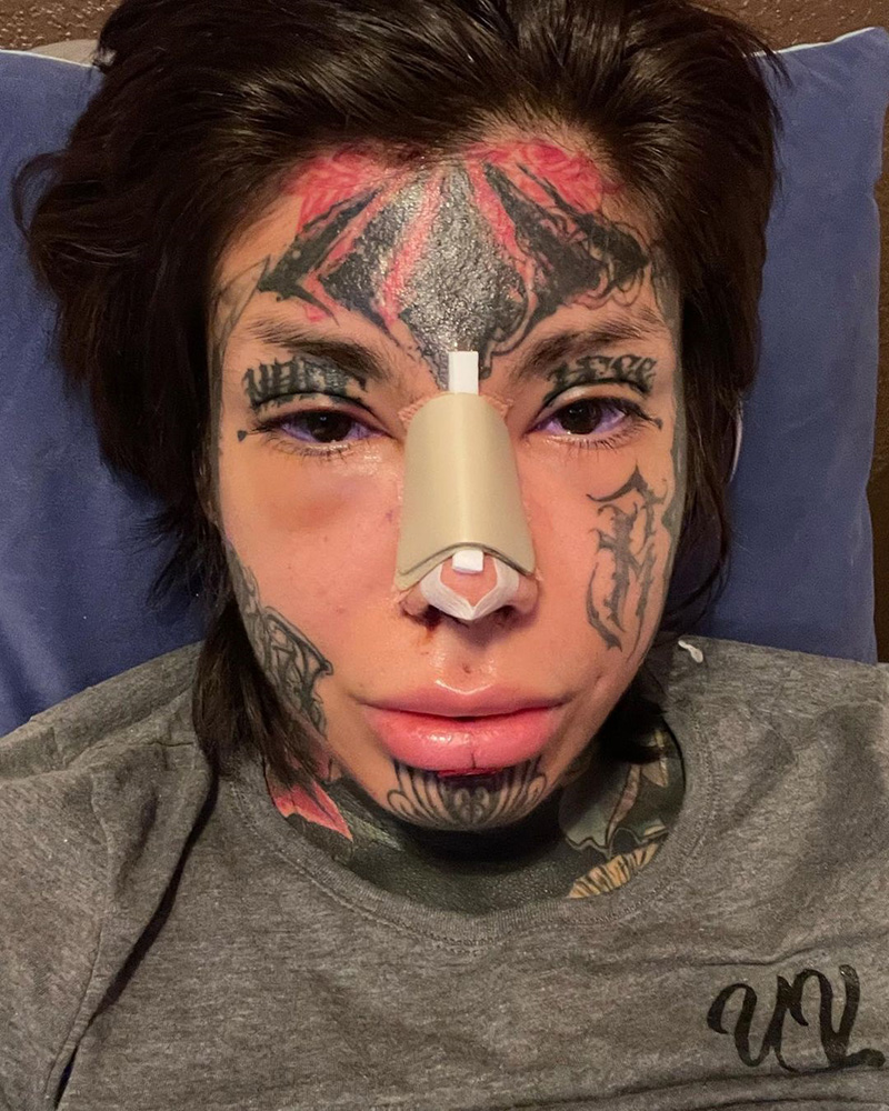 สาวคลั่งสัก อวดลวดลายสะพรึง สาวคลั่งสัก อวดลวดลายสะพรึง