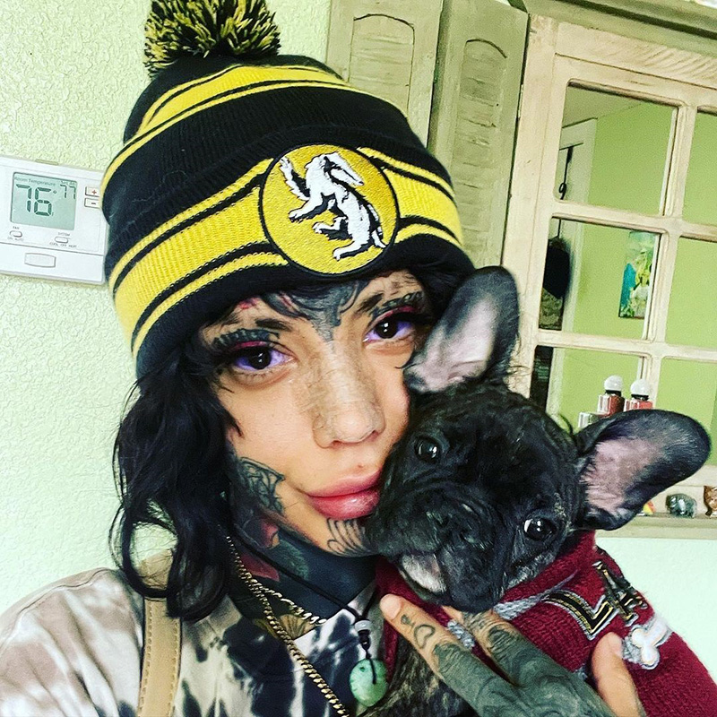 สาวคลั่งสัก อวดลวดลายสะพรึง สาวคลั่งสัก อวดลวดลายสะพรึง