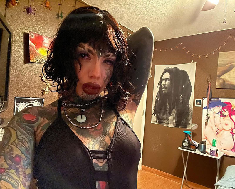 สาวคลั่งสัก อวดลวดลายสะพรึง สาวคลั่งสัก อวดลวดลายสะพรึง