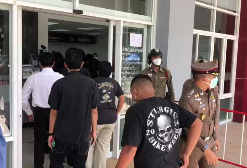 12 รุ่นพี่อุเทนถวาย 12 รุ่นพี่อุเทนถวาย