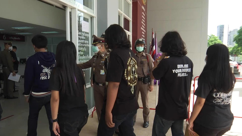 12 รุ่นพี่อุเทนถวาย 12 รุ่นพี่อุเทนถวาย