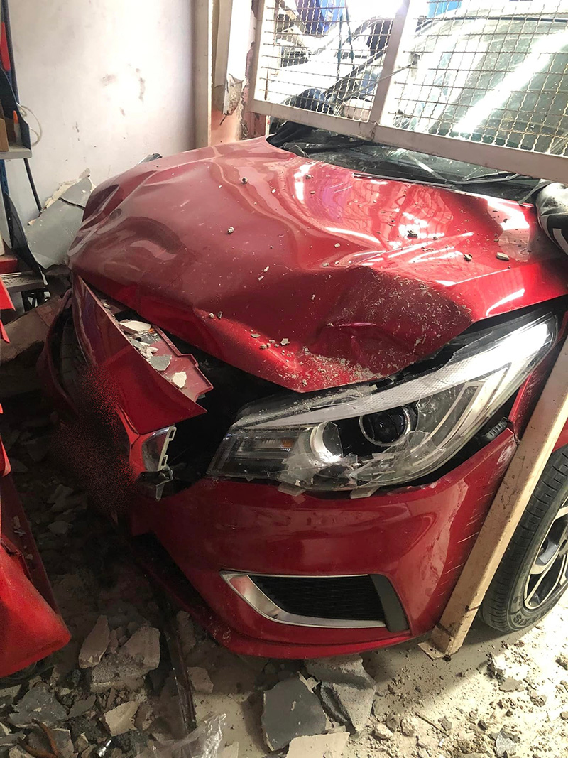 สาวเอารถเข้าศูนย์เช็กระยะ ผ่านไปไม่กี่ชั่วโมงถึงกับช็อก สาวเอารถเข้าศูนย์เช็กระยะ ผ่านไปไม่กี่ชั่วโมงถึงกับช็อก