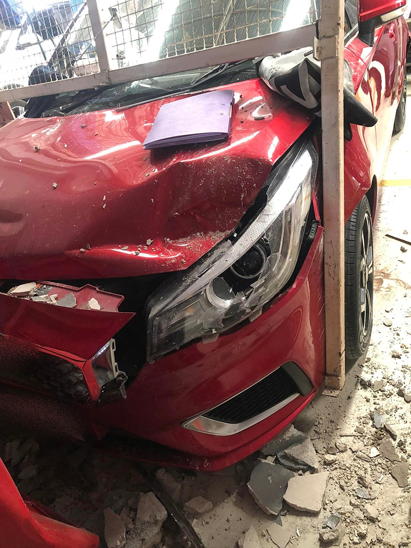 สาวเอารถเข้าศูนย์เช็กระยะ ผ่านไปไม่กี่ชั่วโมงถึงกับช็อก สาวเอารถเข้าศูนย์เช็กระยะ ผ่านไปไม่กี่ชั่วโมงถึงกับช็อก