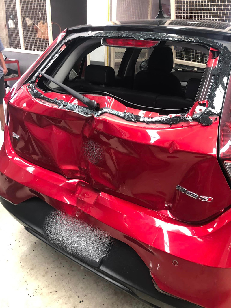 สาวเอารถเข้าศูนย์เช็กระยะ ผ่านไปไม่กี่ชั่วโมงถึงกับช็อก สาวเอารถเข้าศูนย์เช็กระยะ ผ่านไปไม่กี่ชั่วโมงถึงกับช็อก