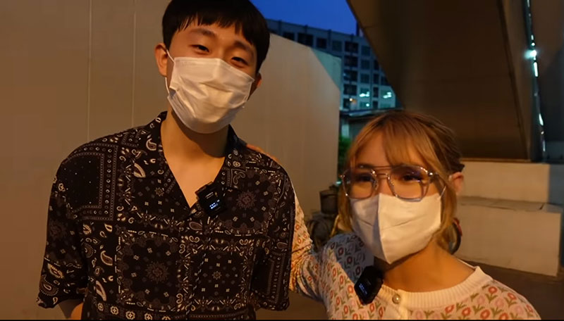 หนุ่มเกาหลีขึ้นรถเมล์ไทยครั้งแรก เหมือนย้อนไปยุค 70 หนุ่มเกาหลีขึ้นรถเมล์ไทยครั้งแรก เหมือนย้อนไปยุค 70