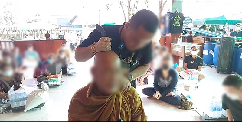 เตรียมนิมนต์พระออก หลังไปเข้าพิธีไล่ผี ร้องลั่น สบถหยาบ เตรียมนิมนต์พระออก หลังไปเข้าพิธีไล่ผี ร้องลั่น สบถหยาบ