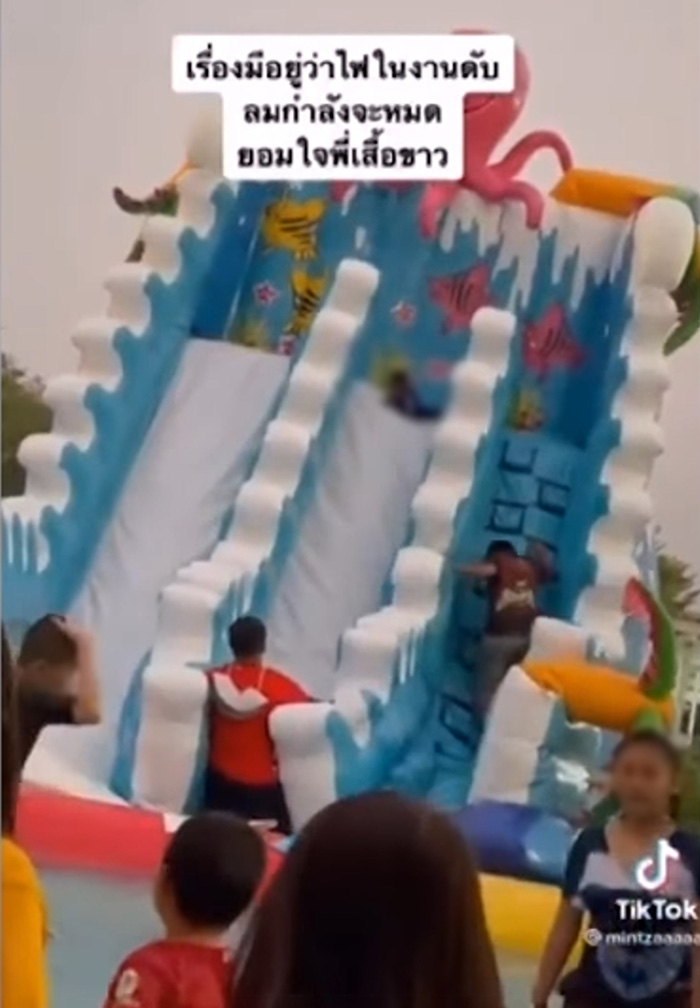 คลิปนาทีระทึก ! ไฟดับกลางงานสวนน้ำ คลิปนาทีระทึก ! ไฟดับกลางงานสวนน้ำ