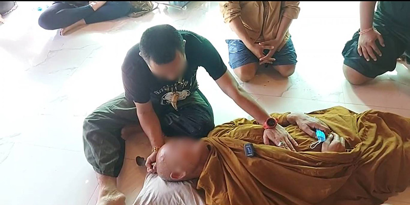 เตรียมนิมนต์พระออก หลังไปเข้าพิธีไล่ผี ร้องลั่น สบถหยาบ เตรียมนิมนต์พระออก หลังไปเข้าพิธีไล่ผี ร้องลั่น สบถหยาบ