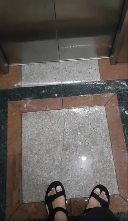 เปิดประตูลิฟต์มาเจอมวลน้ำถาโถม เปิดประตูลิฟต์มาเจอมวลน้ำถาโถม