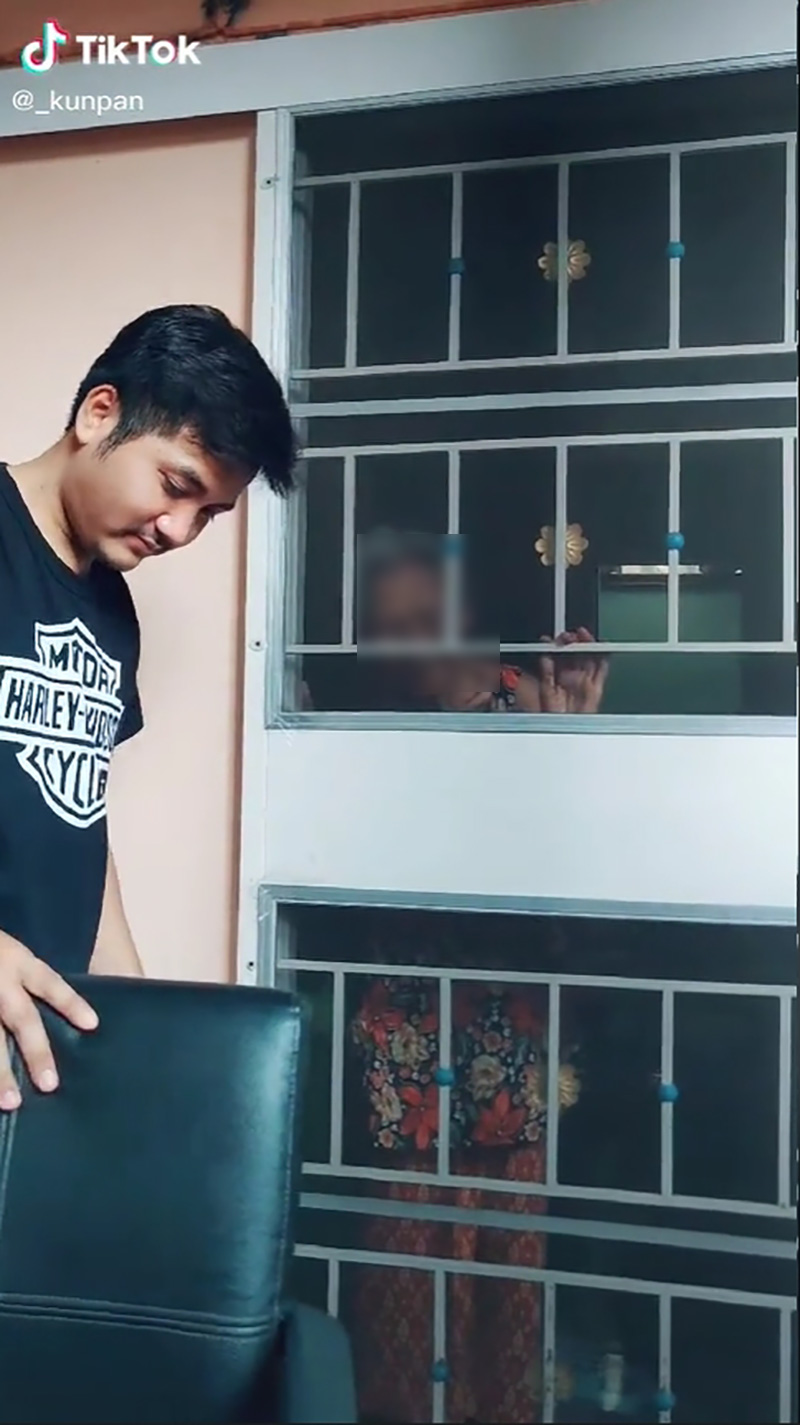 หนุ่มดูแลยายข้างห้องที่อยู่ตัวคนเดียวมา 10 ปี หนุ่มดูแลยายข้างห้องที่อยู่ตัวคนเดียวมา 10 ปี