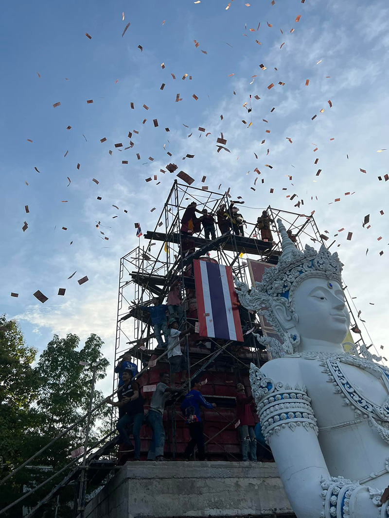 วันเกิดครูบาบุญล้อม พระปีนนั่งร้านโปรยทาน เงิน 3 แสน วันเกิดครูบาบุญล้อม พระปีนนั่งร้านโปรยทาน เงิน 3 แสน