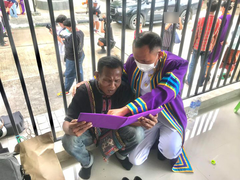 ลูกชายรับปริญญา จากวันที่ไม่มี สู่วันนี้ ลูกชายรับปริญญา จากวันที่ไม่มี สู่วันนี้