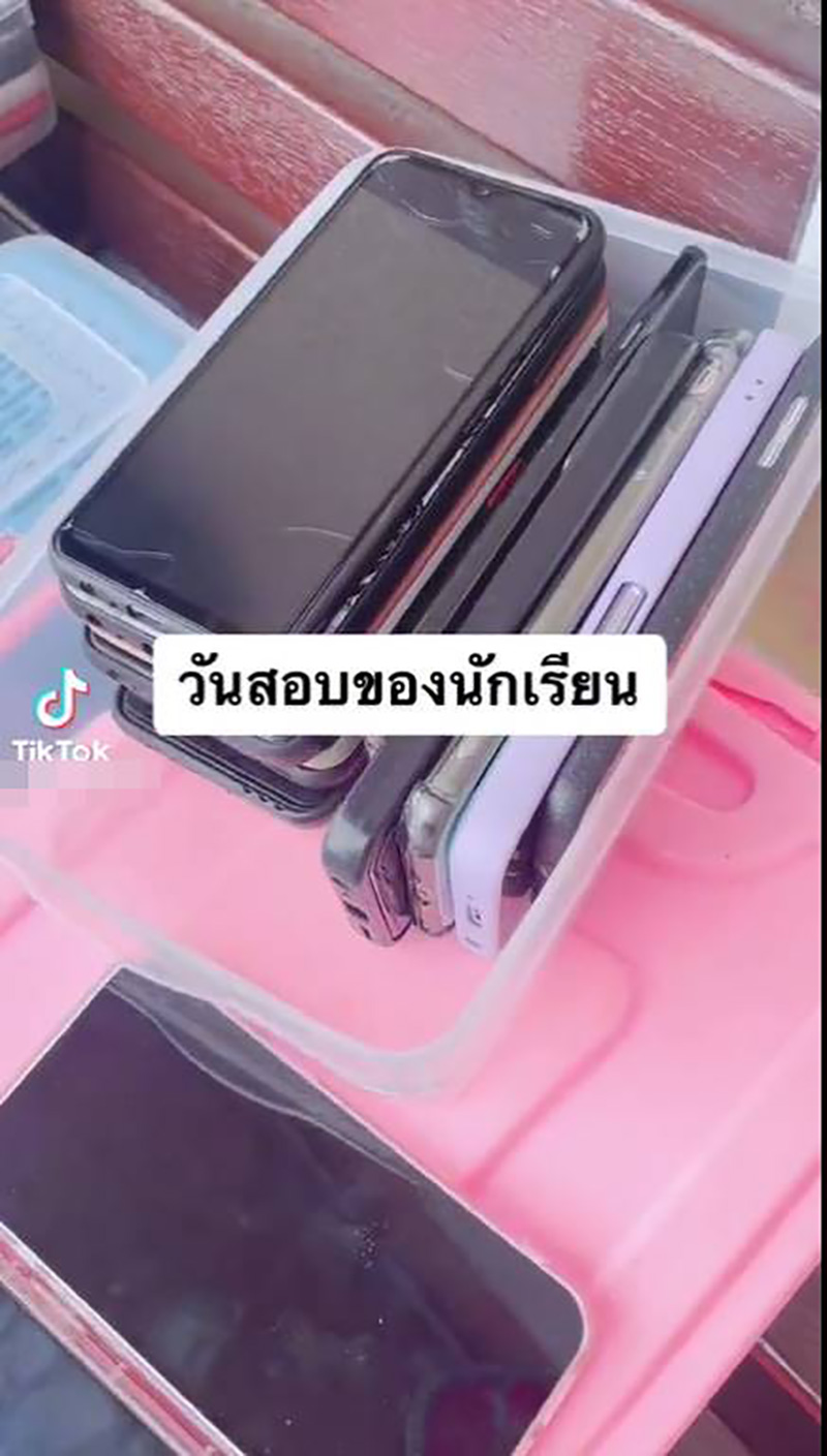 ครูเอามือถือ นร. มาเซลฟี่ตัวเอง ละเมิดของคนอื่น ครูเอามือถือ นร. มาเซลฟี่ตัวเอง ละเมิดของคนอื่น