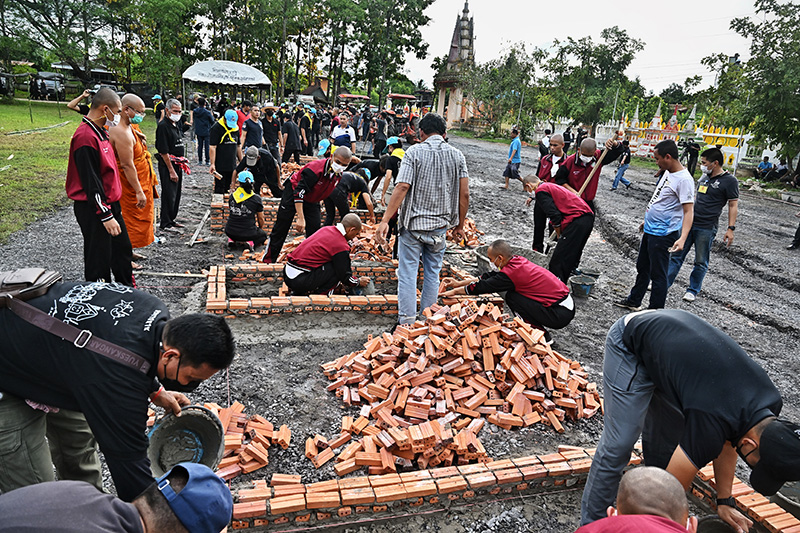 เผยภาพ เตาเชิงตะกอน ชาวบ้านร่วมใจก่ออิฐ เผยภาพ เตาเชิงตะกอน ชาวบ้านร่วมใจก่ออิฐ