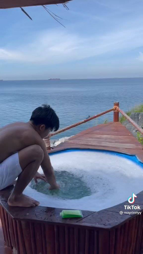 สาวรีวิวสุดปัง...จ้างผู้ชายไปเที่ยวฟีลแฟน... สาวรีวิวสุดปัง...จ้างผู้ชายไปเที่ยวฟีลแฟน...