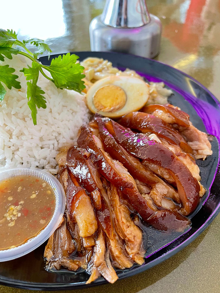 ร้านข้าวหาหมูแบบไทย ๆ ร้านข้าวหาหมูแบบไทย ๆ