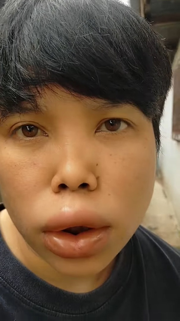 สาวเล่น TikTok คว้าต้นไชยามาเป็นแซกโซโฟน สาวเล่น TikTok คว้าต้นไชยามาเป็นแซกโซโฟน