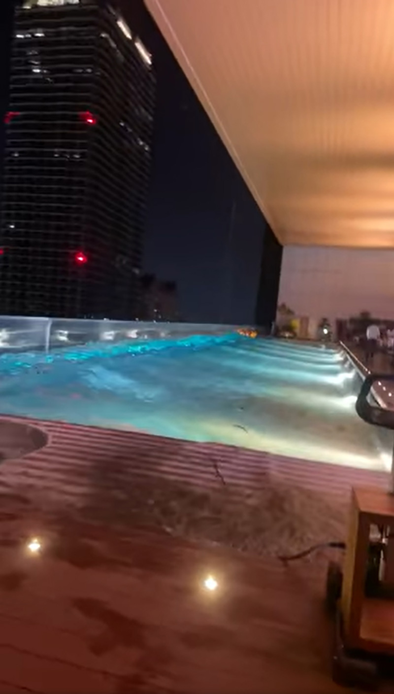 คลิประทึก สระว่ายน้ำหรูบนตึกสูง กลายสภาพเป็นทะเล คลิประทึก สระว่ายน้ำหรูบนตึกสูง กลายสภาพเป็นทะเล