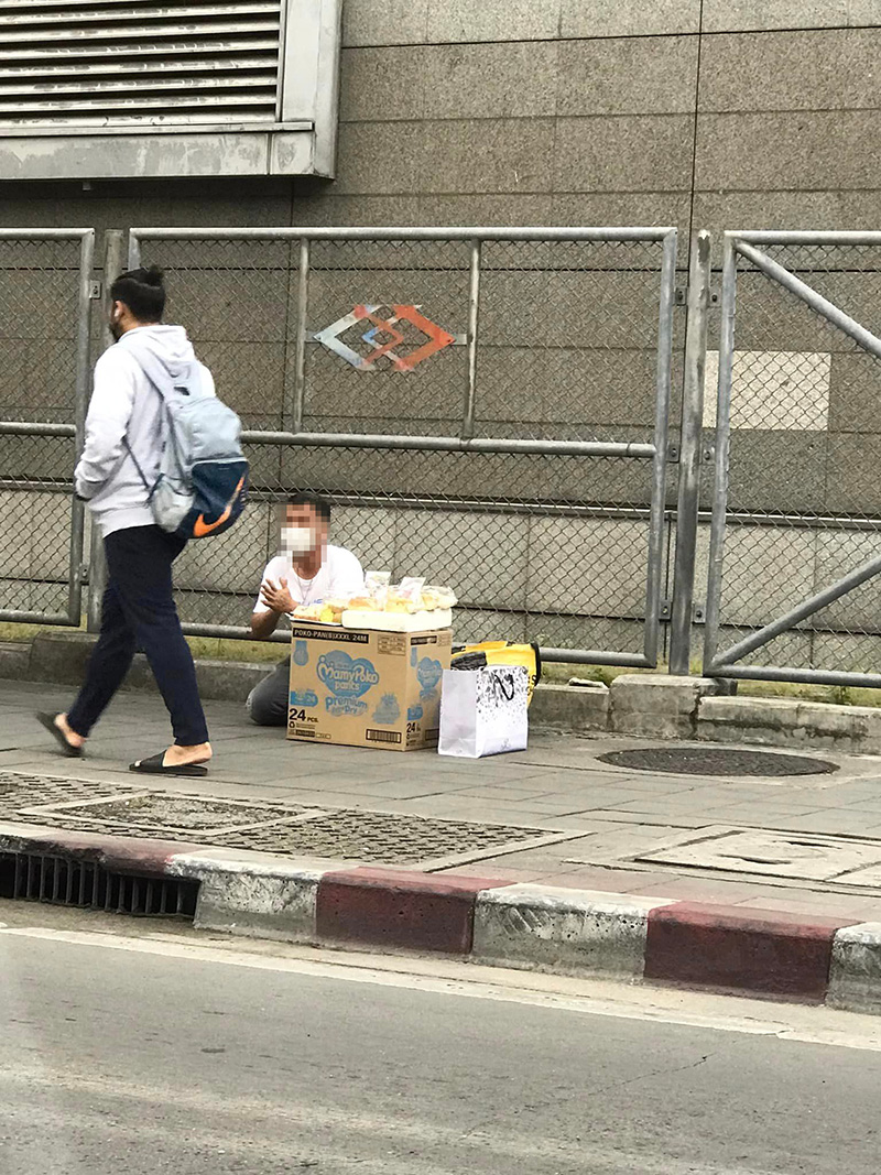 ไวรัลลุงขายขนม ปาดน้ำตากราบลูกค้า ทำโซเชียลเห็นใจ ไวรัลลุงขายขนม ปาดน้ำตากราบลูกค้า ทำโซเชียลเห็นใจ