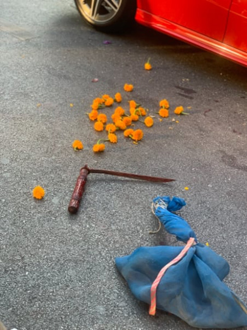 เค ร้อยล้าน คลั่งอีก ปล่อยงูกลางถนนหน้าห้างดัง-ทำร้ายตัวเอง เค ร้อยล้าน คลั่งอีก ปล่อยงูกลางถนนหน้าห้างดัง-ทำร้ายตัวเอง