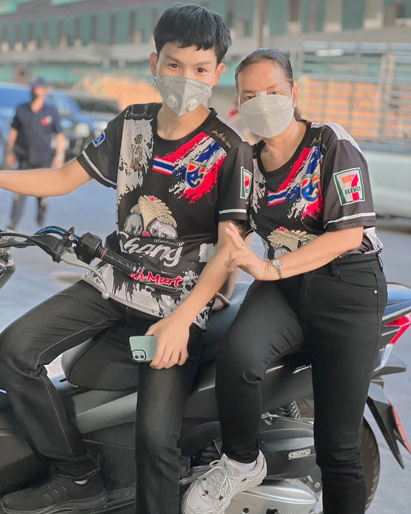 คู่รักต่างวัย คู่รักต่างวัย