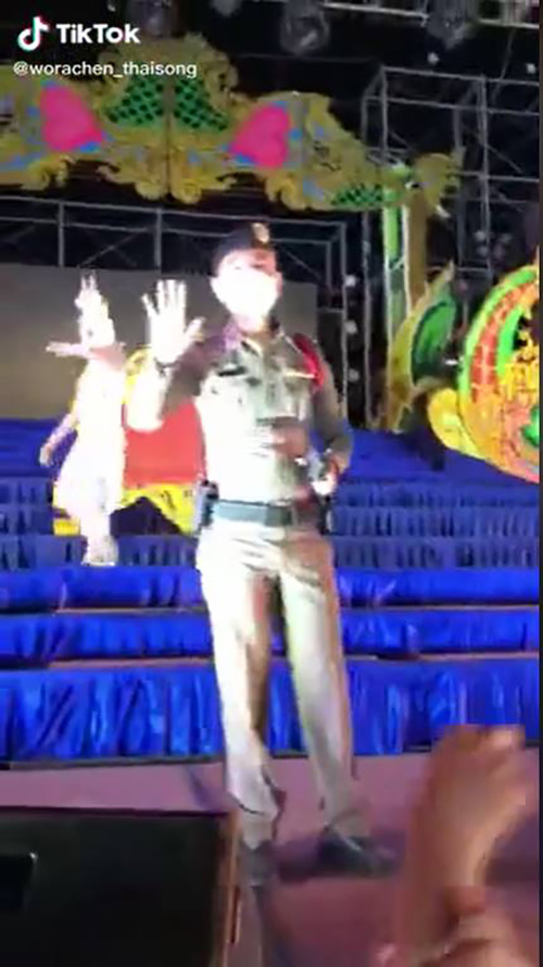 ไทบ้านประท้วง ! ลุกฮือหน้าฮ้าน ไทบ้านประท้วง ! ลุกฮือหน้าฮ้าน