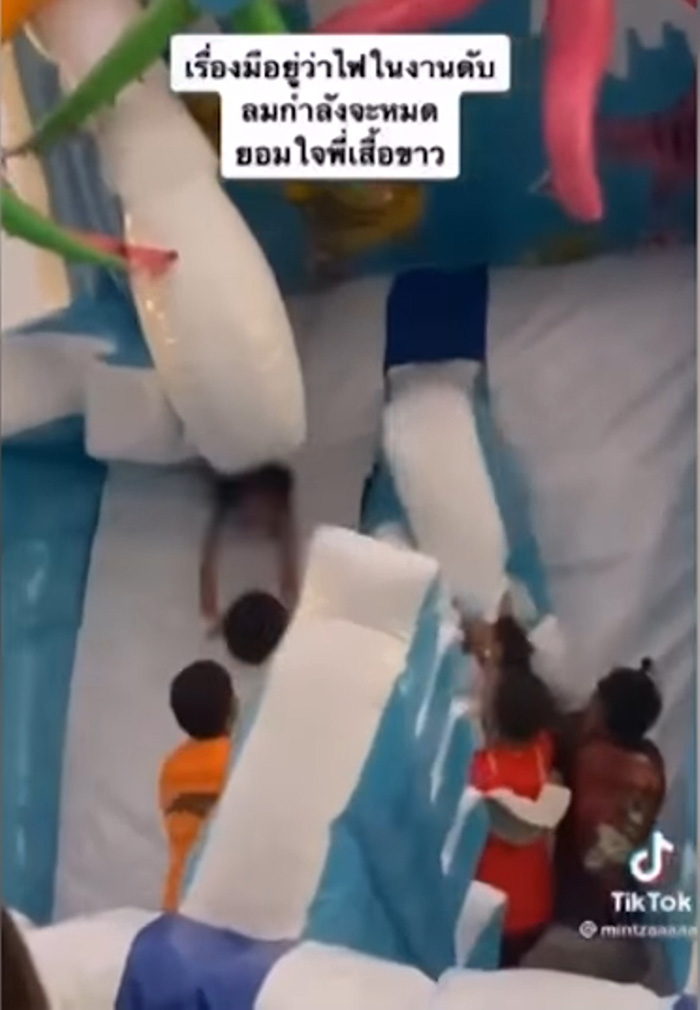 คลิปนาทีระทึก ! ไฟดับกลางงานสวนน้ำ คลิปนาทีระทึก ! ไฟดับกลางงานสวนน้ำ