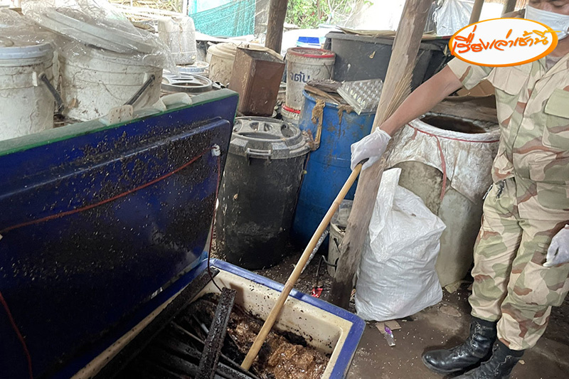 บุกสำนักพระบิดา เจอจุดผลิตปลาร้าขาย หนอนไต่ยั้วเยี้ย บุกสำนักพระบิดา เจอจุดผลิตปลาร้าขาย หนอนไต่ยั้วเยี้ย