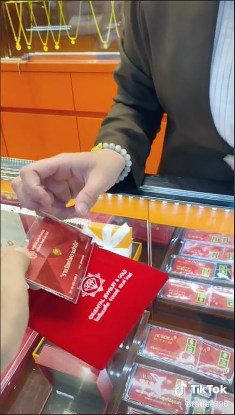 ลูกค้ารีวิวพิมรี่พาย ขายทองแผ่นจากตัก 1 ให้ร้านทอง ลูกค้ารีวิวพิมรี่พาย ขายทองแผ่นจากตัก 1 ให้ร้านทอง