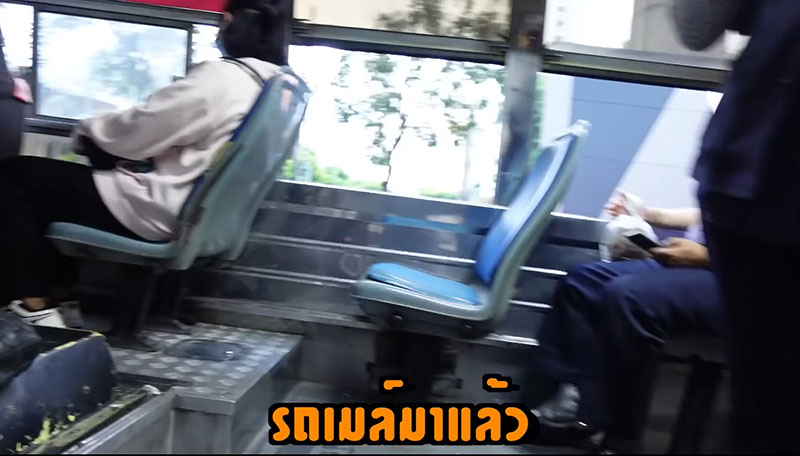 หนุ่มเกาหลีขึ้นรถเมล์ไทยครั้งแรก เหมือนย้อนไปยุค 70 หนุ่มเกาหลีขึ้นรถเมล์ไทยครั้งแรก เหมือนย้อนไปยุค 70