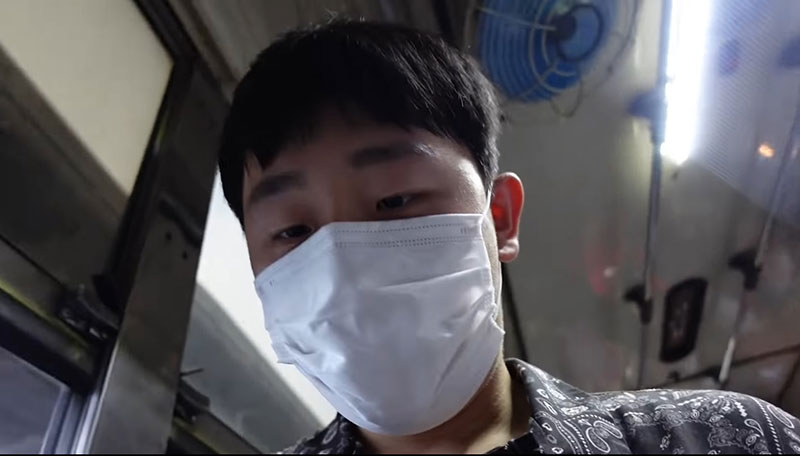 หนุ่มเกาหลีขึ้นรถเมล์ไทยครั้งแรก เหมือนย้อนไปยุค 70 หนุ่มเกาหลีขึ้นรถเมล์ไทยครั้งแรก เหมือนย้อนไปยุค 70