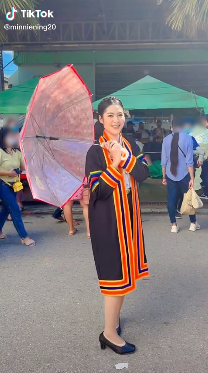 หนุ่มเล่นใหญ่ เซอร์ไพรส์แฟนรับปริญญา หนุ่มเล่นใหญ่ เซอร์ไพรส์แฟนรับปริญญา