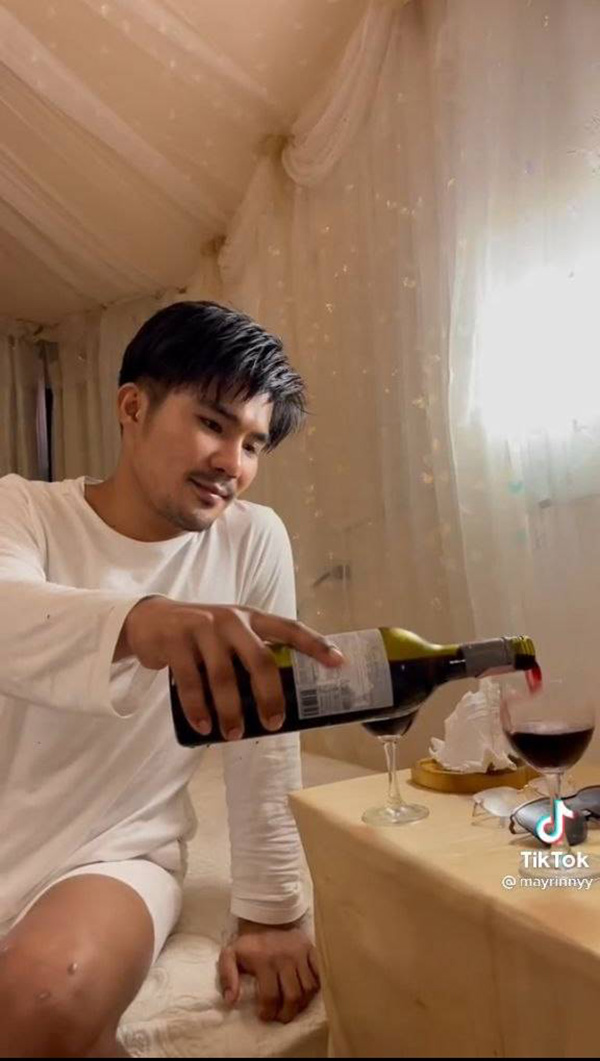 สาวรีวิวสุดปัง...จ้างผู้ชายไปเที่ยวฟีลแฟน... สาวรีวิวสุดปัง...จ้างผู้ชายไปเที่ยวฟีลแฟน...