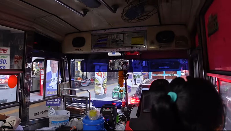 หนุ่มเกาหลีขึ้นรถเมล์ไทยครั้งแรก เหมือนย้อนไปยุค 70 หนุ่มเกาหลีขึ้นรถเมล์ไทยครั้งแรก เหมือนย้อนไปยุค 70