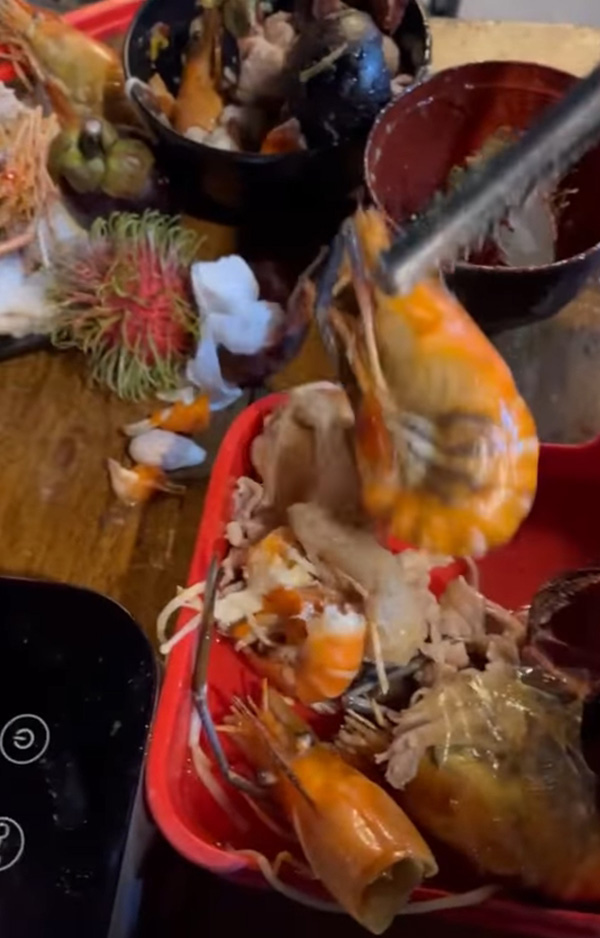 ร้านบุฟเฟ่ต์ ท้อ ลูกค้าสั่งไม่ยั้ง ร้านบุฟเฟ่ต์ ท้อ ลูกค้าสั่งไม่ยั้ง