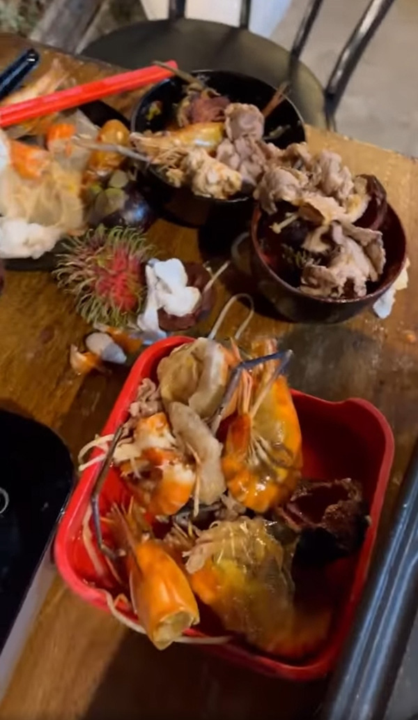 ร้านบุฟเฟ่ต์ ท้อ ลูกค้าสั่งไม่ยั้ง ร้านบุฟเฟ่ต์ ท้อ ลูกค้าสั่งไม่ยั้ง