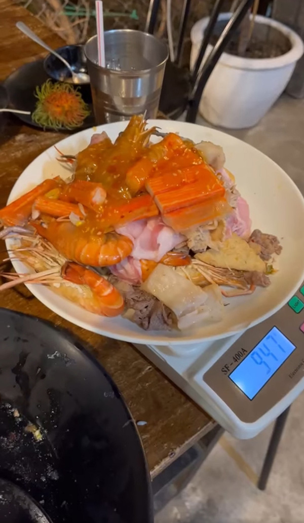 ร้านบุฟเฟ่ต์ ท้อ ลูกค้าสั่งไม่ยั้ง ร้านบุฟเฟ่ต์ ท้อ ลูกค้าสั่งไม่ยั้ง