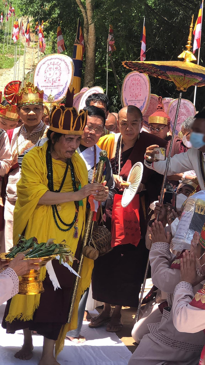 ประมวลภาพ ครูบาบุญชุ่ม ออกจากถ้ำ ประมวลภาพ ครูบาบุญชุ่ม ออกจากถ้ำ