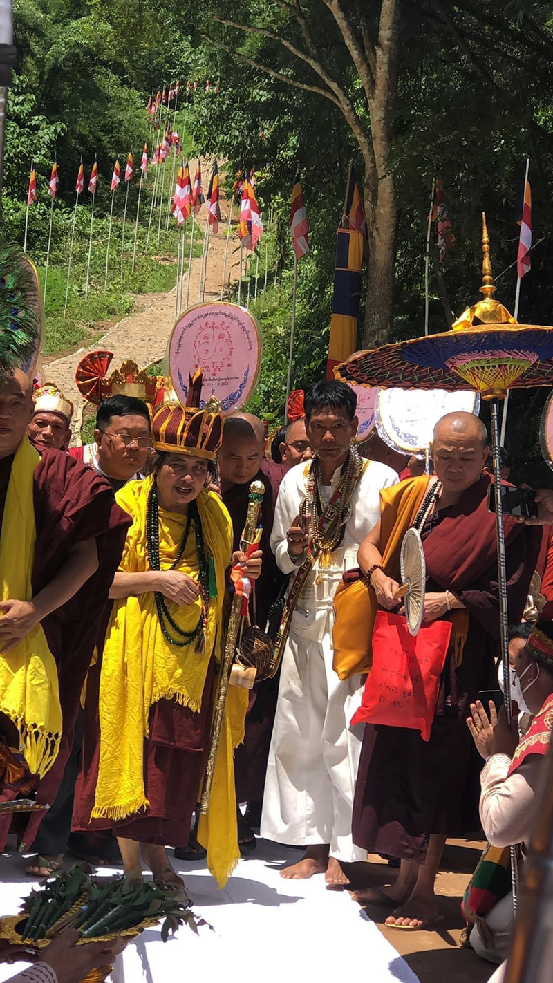 ประมวลภาพ ครูบาบุญชุ่ม ออกจากถ้ำ ประมวลภาพ ครูบาบุญชุ่ม ออกจากถ้ำ