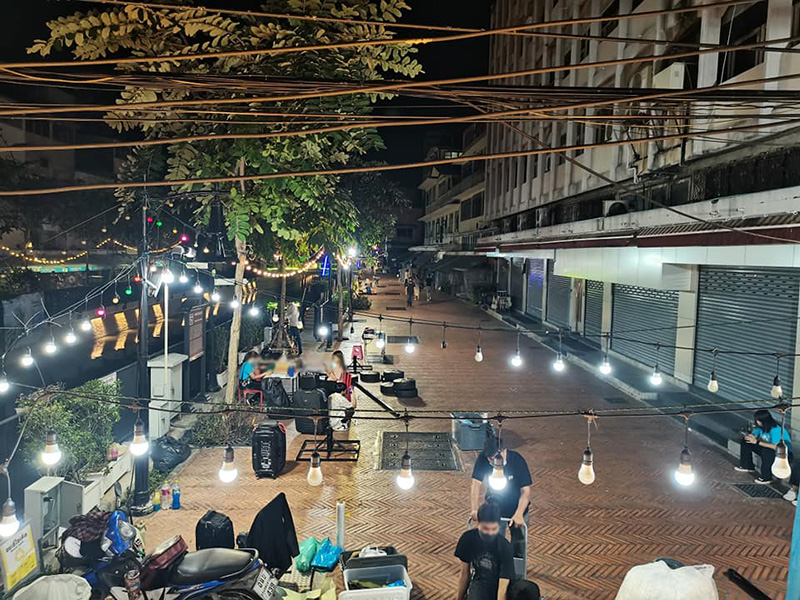 ภาพล่าสุด ถนนคนเดินคลองโอ่งอ่าง เงียบสงัด ภาพล่าสุด ถนนคนเดินคลองโอ่งอ่าง เงียบสงัด