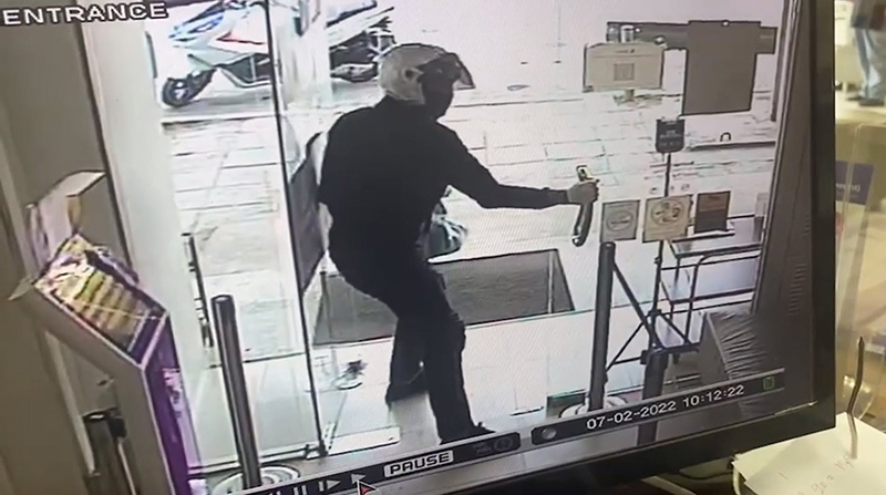 เปิดนาที โจรบุกเดี่ยว ชิงเงินธนาคาร เปิดนาที โจรบุกเดี่ยว ชิงเงินธนาคาร