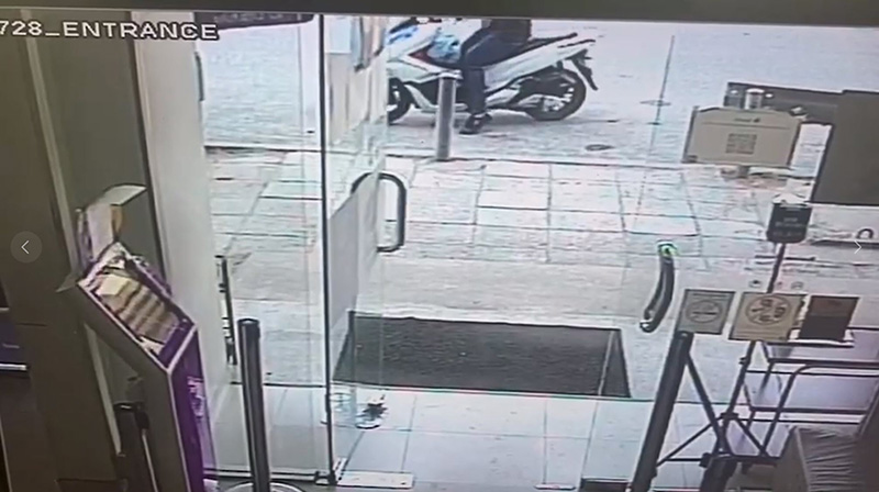 เปิดนาที โจรบุกเดี่ยว ชิงเงินธนาคาร เปิดนาที โจรบุกเดี่ยว ชิงเงินธนาคาร