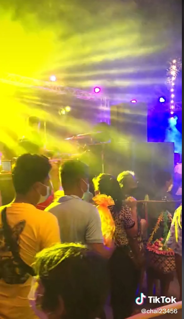 บวชนาค เข้าโบสถ์ตอน 5 ทุ่ม บวชนาค เข้าโบสถ์ตอน 5 ทุ่ม