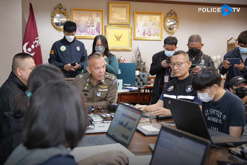 บุกจับ หนุ่มแอบถ่ายใต้กระโปรงลงขายกลุ่มลับ บุกจับ หนุ่มแอบถ่ายใต้กระโปรงลงขายกลุ่มลับ