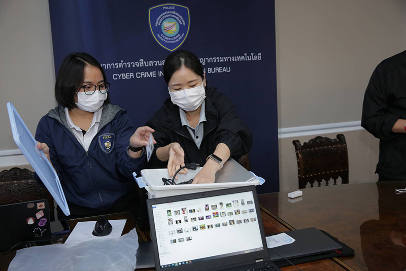 บุกจับ หนุ่มแอบถ่ายใต้กระโปรงลงขายกลุ่มลับ บุกจับ หนุ่มแอบถ่ายใต้กระโปรงลงขายกลุ่มลับ