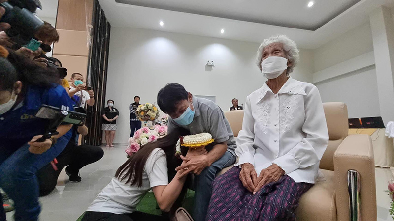 ลูกเจอพ่อที่พลัดพราก 25 ปี ไม่ท้อแม้รู้แค่ชื่อ ลูกเจอพ่อที่พลัดพราก 25 ปี ไม่ท้อแม้รู้แค่ชื่อ