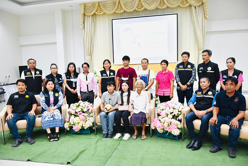 ลูกเจอพ่อที่พลัดพราก 25 ปี ไม่ท้อแม้รู้แค่ชื่อ ลูกเจอพ่อที่พลัดพราก 25 ปี ไม่ท้อแม้รู้แค่ชื่อ