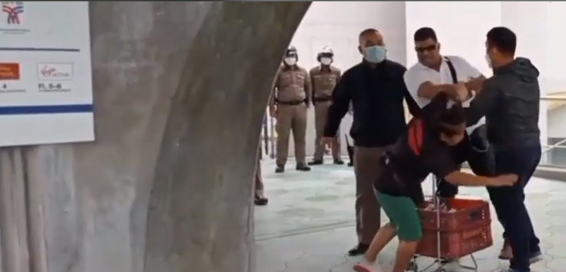 เค ร้อยล้าน โดนออกหมายจับเคสบุกตบ ป้าเป้า เค ร้อยล้าน โดนออกหมายจับเคสบุกตบ ป้าเป้า